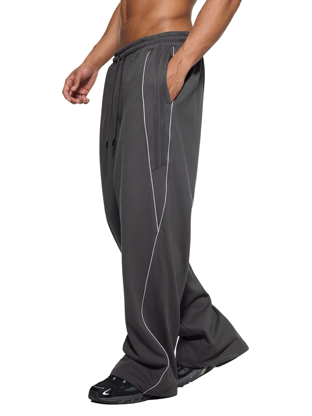 CONTRAST STRIPE TECH SWEATS